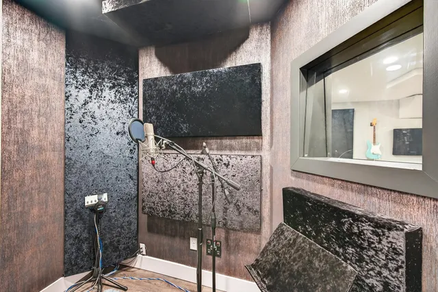 $675,000 | 209 East 135th Street, Burnsville, MN 55337