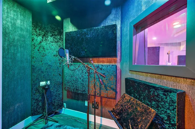 $675,000 | 209 East 135th Street, Burnsville, MN 55337