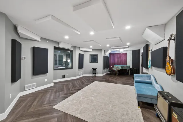 $675,000 | 209 East 135th Street, Burnsville, MN 55337