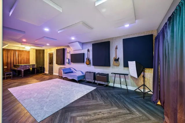 $675,000 | 209 East 135th Street, Burnsville, MN 55337