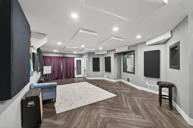 $675,000 | 209 East 135th Street, Burnsville, MN 55337