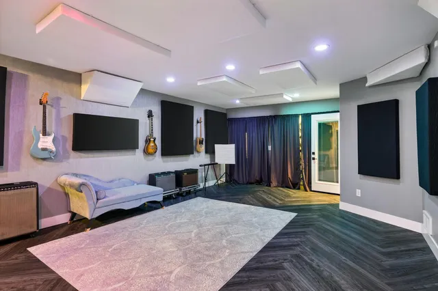 $675,000 | 209 East 135th Street, Burnsville, MN 55337