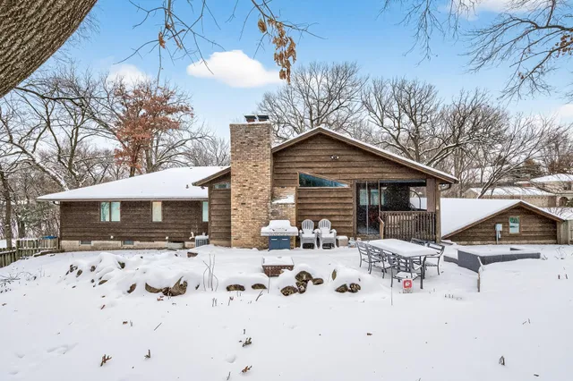 $675,000 | 209 East 135th Street, Burnsville, MN 55337