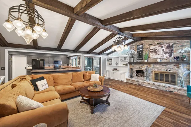 $675,000 | 209 East 135th Street, Burnsville, MN 55337