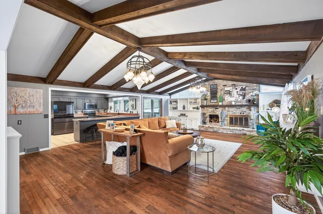 $675,000 | 209 East 135th Street, Burnsville, MN 55337