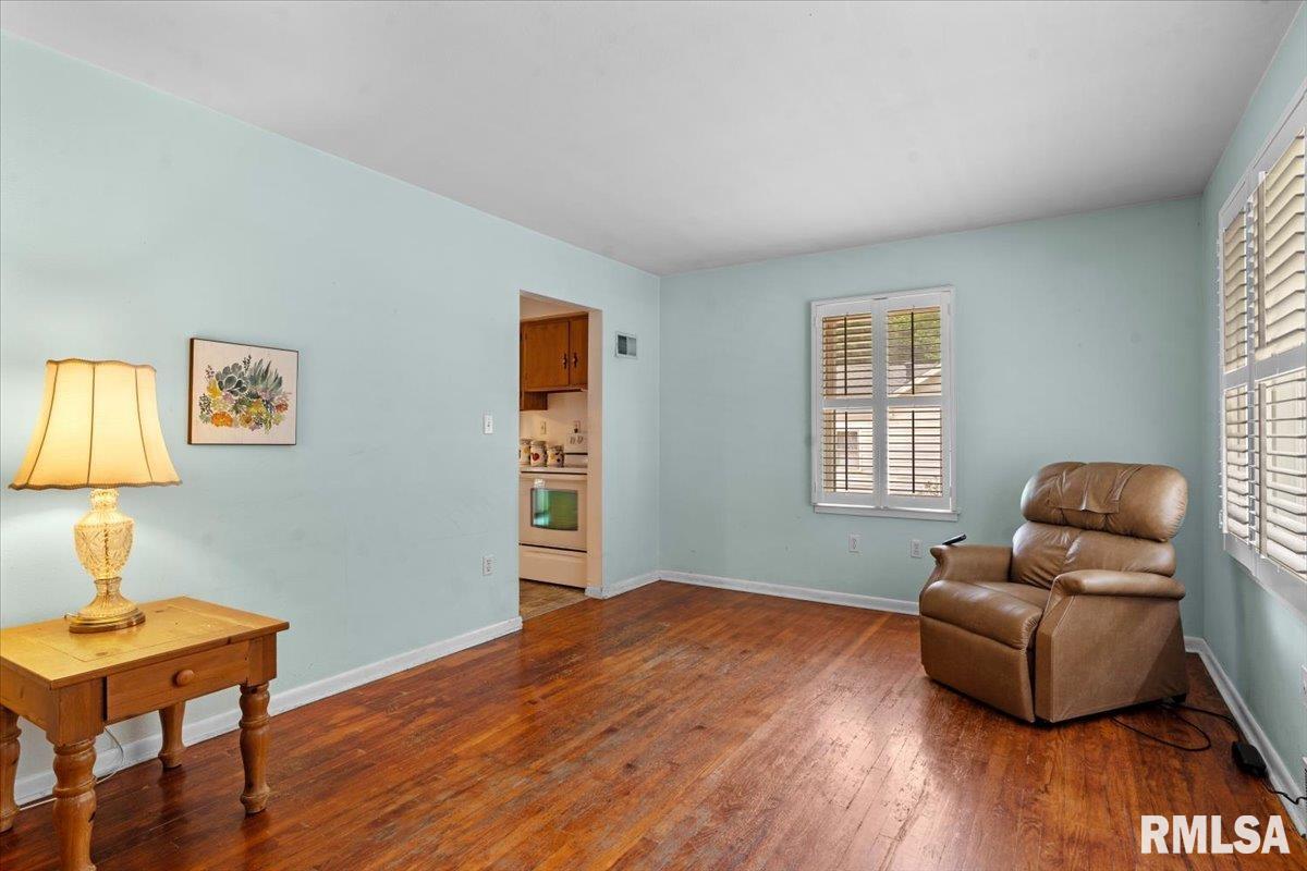 2424 Holmes Avenue Springfield, IL 62704 - Photo 7 of 37