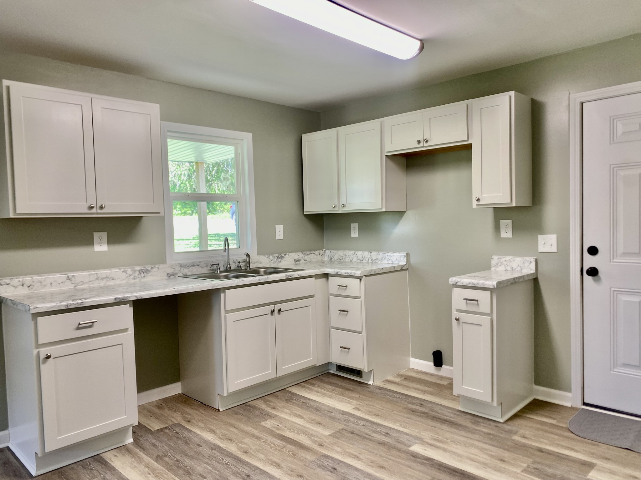2471 Smartt Station Road Morrison, TN 37357 - Photo 27 of 38 a kitchen with stainless steel appliances granite countertop a sink stove and refrigerator