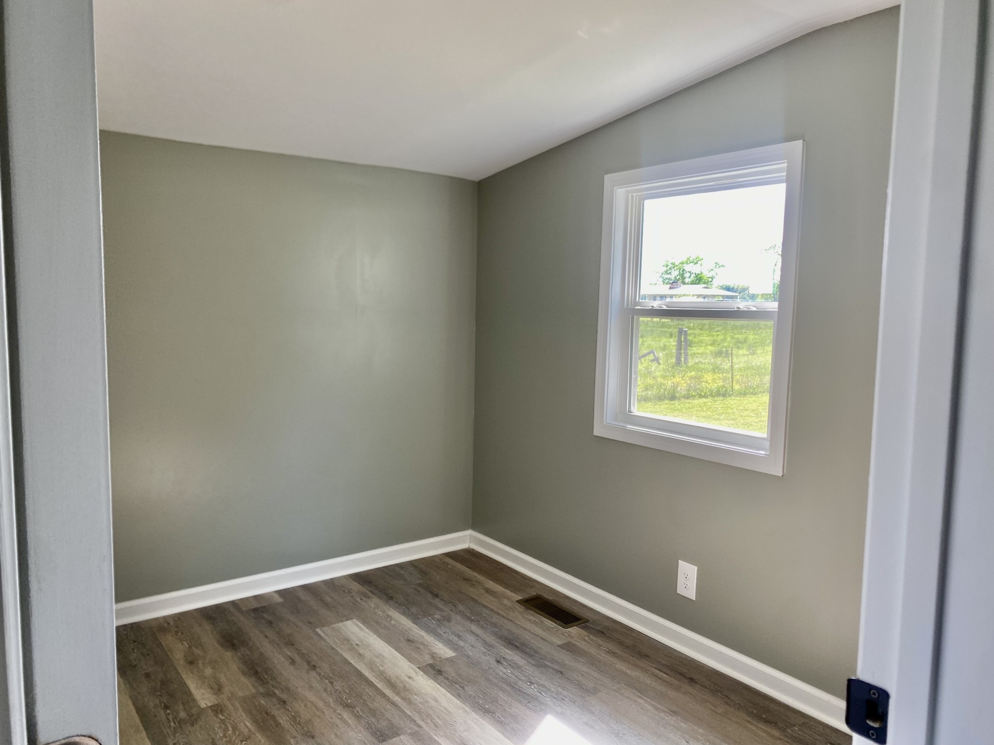 2471 Smartt Station Road Morrison, TN 37357 - Photo 9 of 38 an empty room with a window