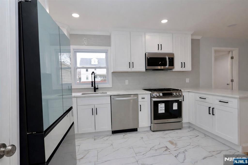 86 Howland Avenue Teaneck, NJ 07666 - Photo 10 of 50