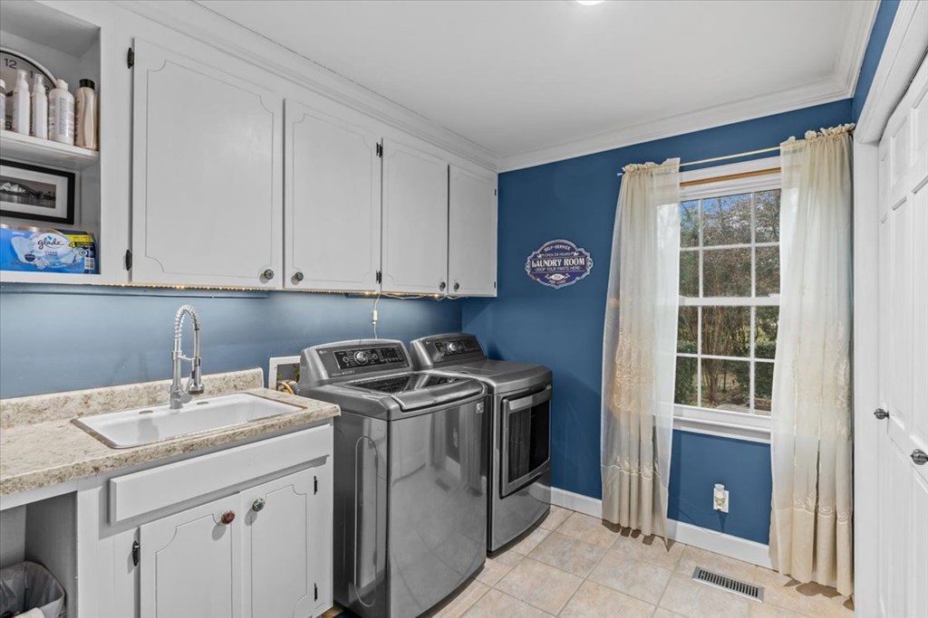 2118 Stonebridge Road Dothan, AL 36301 - Photo 19 of 54 Laundry room