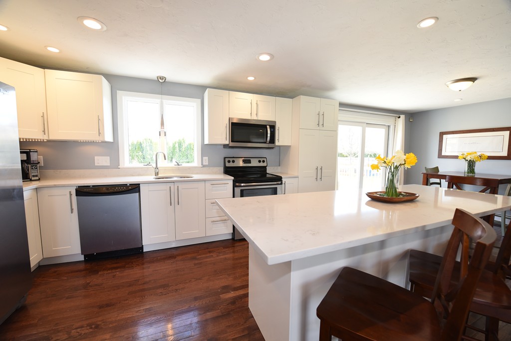 34 Ralston Road Weymouth, MA 02190 - Photo 3 of 30