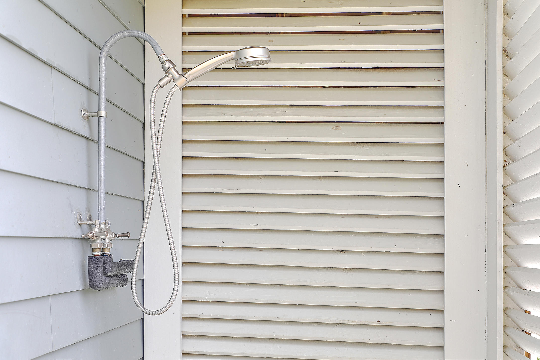 3818 Fifle Street Mount Pleasant, SC 29466 - Photo 26 of 59 3818 Fifle outdoor shower
