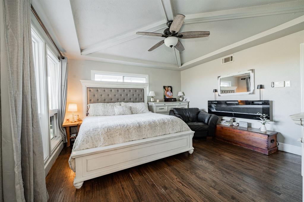 970 North Country Lane Rockwall, TX 75087 - Photo 14 of 40 a bedroom with a bed and wooden floor