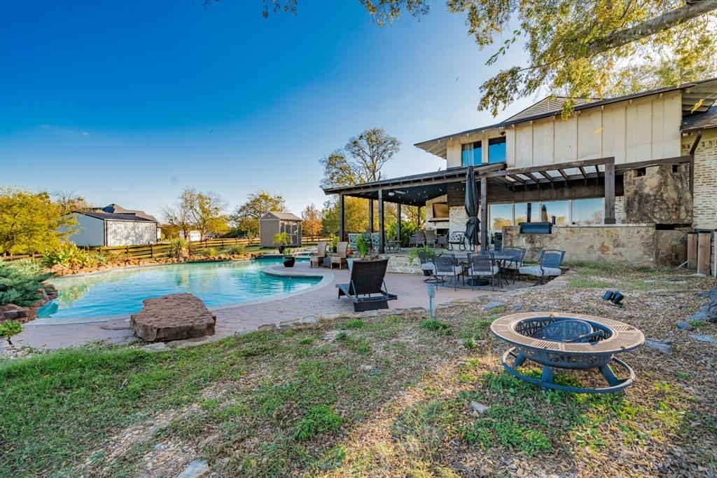970 North Country Lane Rockwall, TX 75087 - Photo 32 of 40 a backyard of a house with yard table and chairs