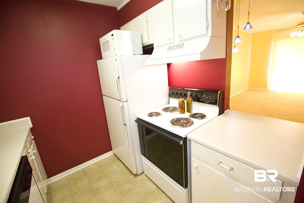 236 Riverbend Drive, Unit 236 Mobile, AL 36605 - Photo 4 of 25 Views of Living Room