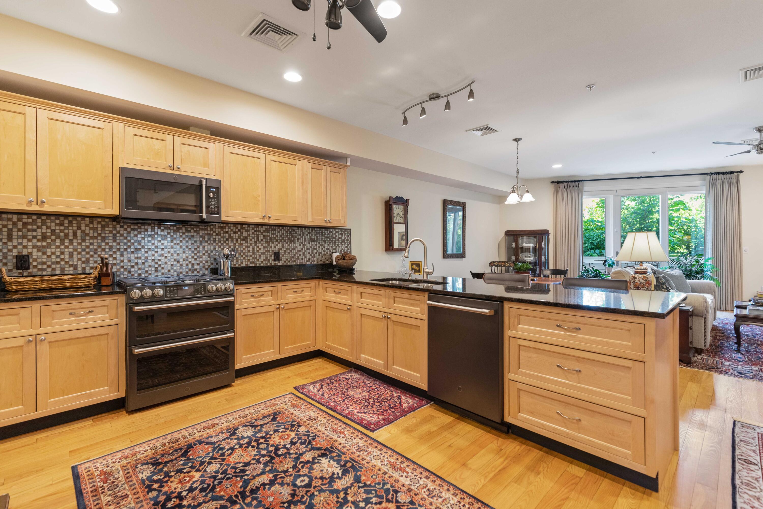 17 Abbey Road, Unit 7 Brunswick, ME 04011 - Photo 4 of 53 17 Abby Road Bunswick005