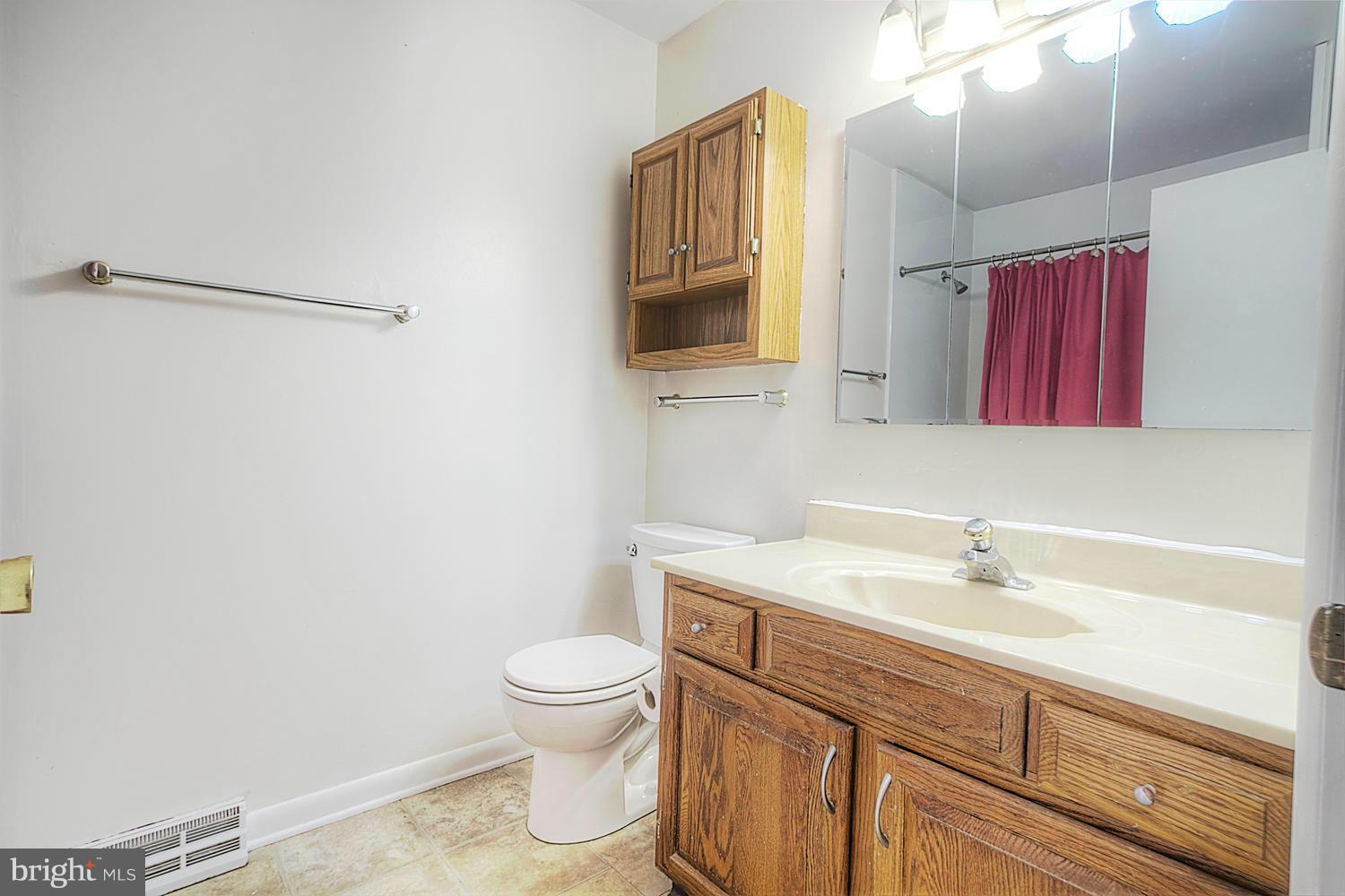 3939 Hodges Road Monkton, MD 21111 - Photo 17 of 30 Upper Level Full Bath with Tub/Shower Combo.