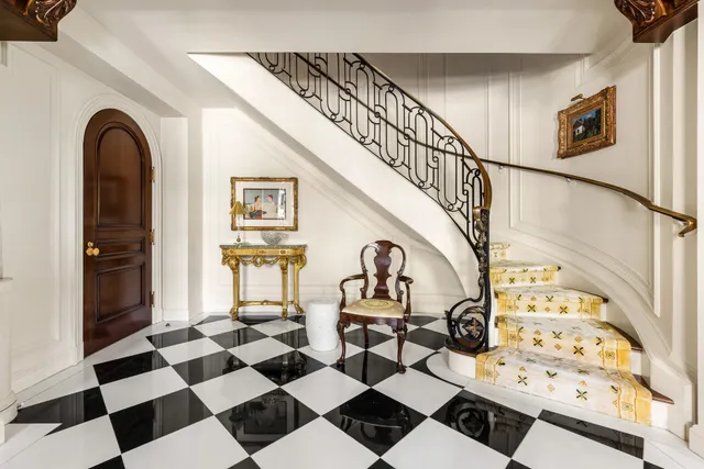 a view of entryway with a front door