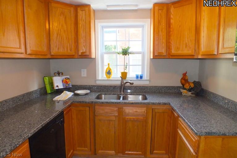 3713 Gridley Road Shaker Heights, OH 44122 - Photo 8 of 23 Gallery Image 8