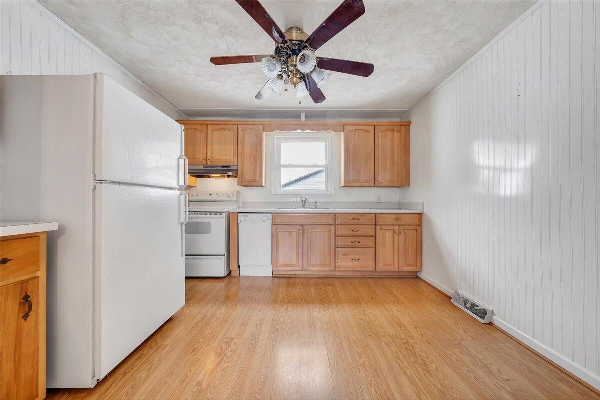 209 Highland Road Vinton, VA 24179 - Photo 11 of 31 11-MIB09456