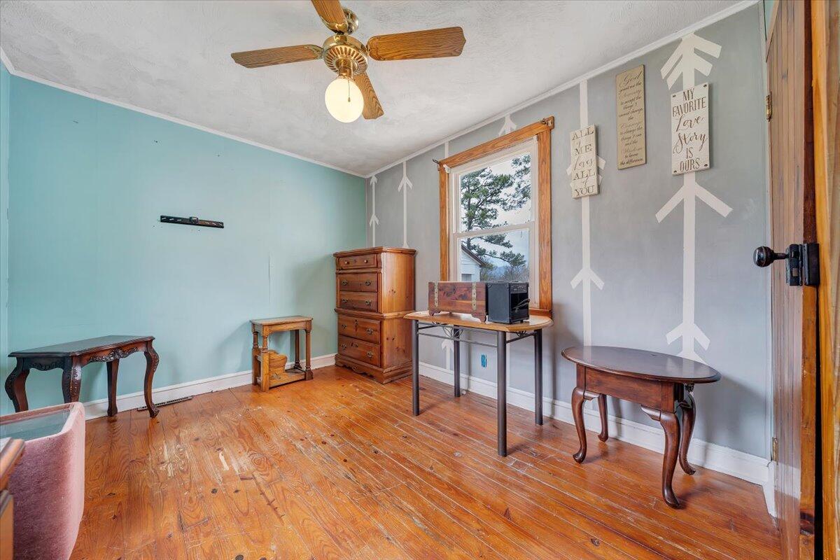 209 Highland Road Vinton, VA 24179 - Photo 15 of 31 15-MIB09468