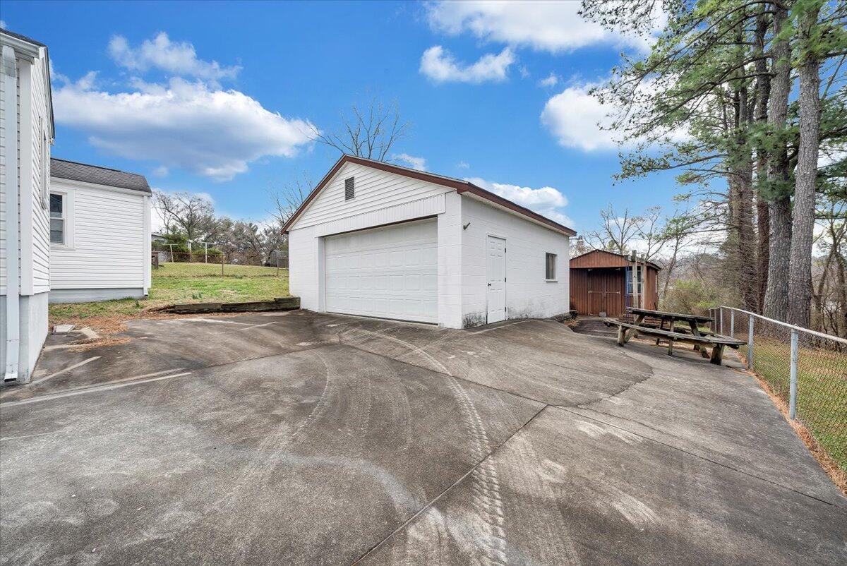 209 Highland Road Vinton, VA 24179 - Photo 20 of 31 20-MIB09483