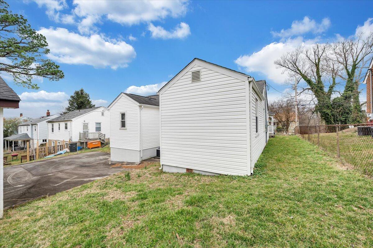 209 Highland Road Vinton, VA 24179 - Photo 23 of 31 23-MIB09492