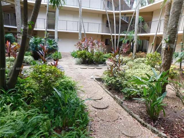 $2,500 | 8015 Southwest 107th Avenue, Unit 111, Miami, FL 33173