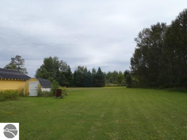 2674 North Three Mile Road Traverse City, MI 49686 - Photo 4 of 9 1730187-3.JPG