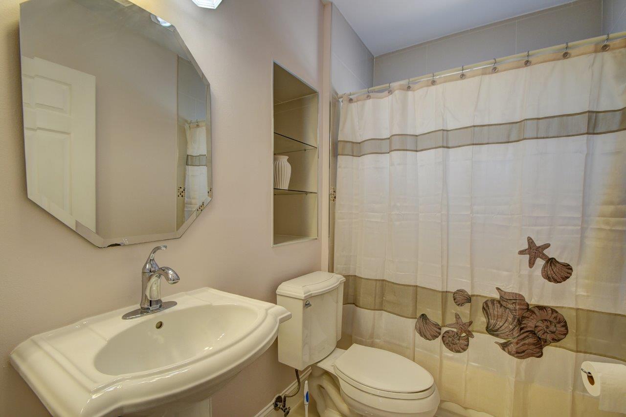 8565 Vía Serena Boca Raton, FL 33433 - Photo 23 of 37 2nd Bathroom