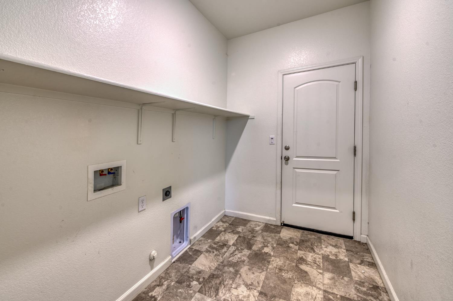 1469 Rinconada Drive Madera, CA 93637 - Photo 4 of 32