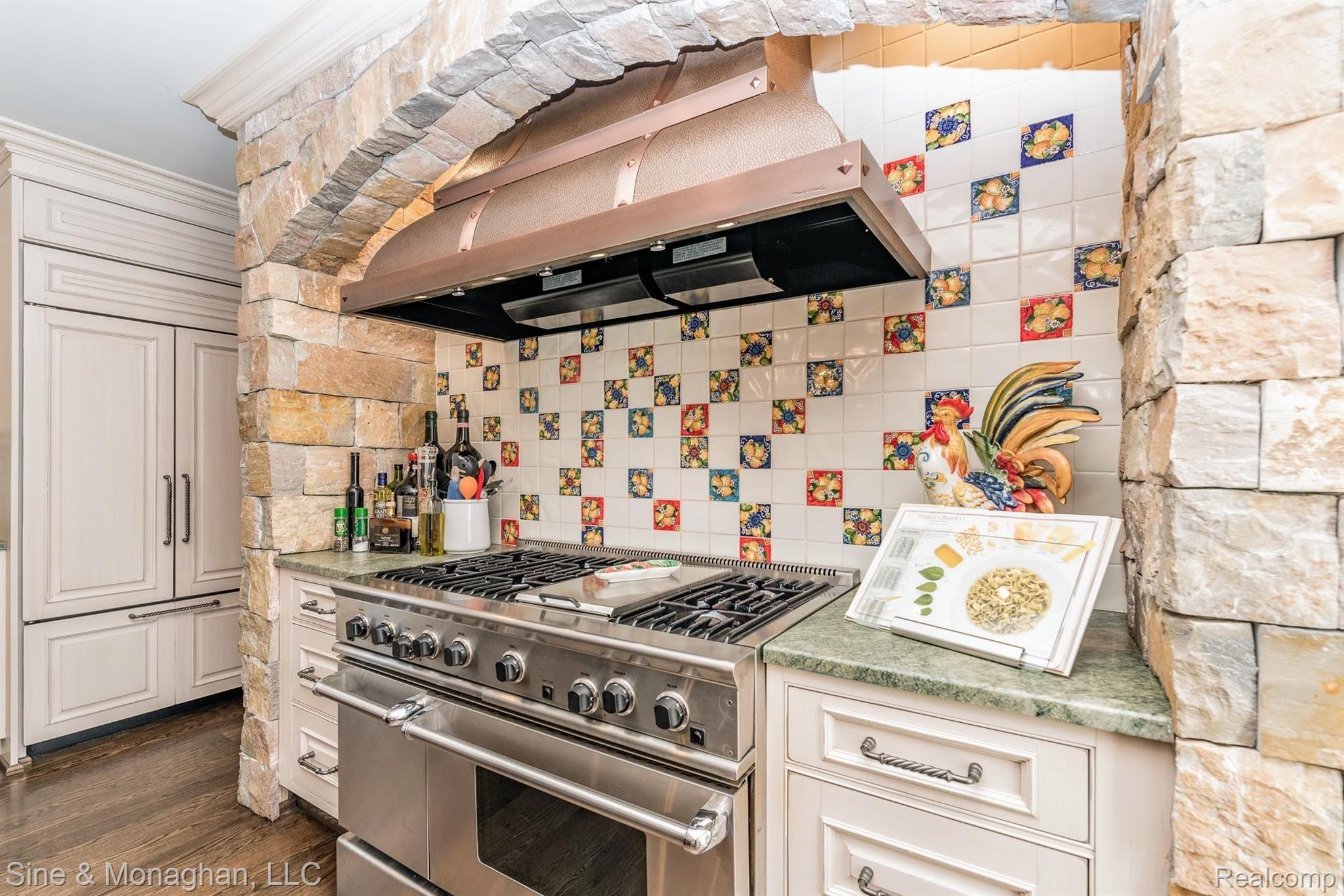 1040 Devonshire Road Grosse Pointe, MI 48230 - Photo 16 of 95 DSC_3586.jpg