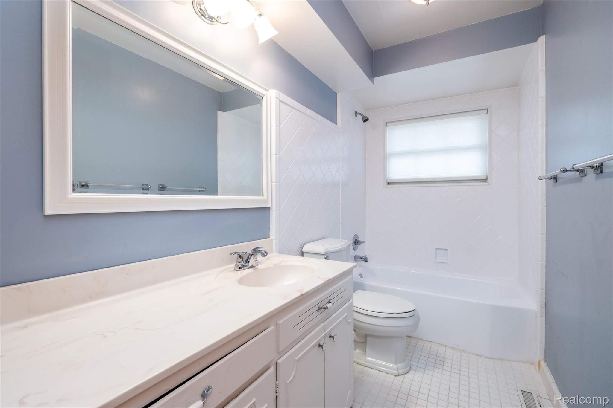 1816 Ansal Drive Rochester, MI 48309 - Photo 16 of 21 1816 Ansel Dr-28.jpg