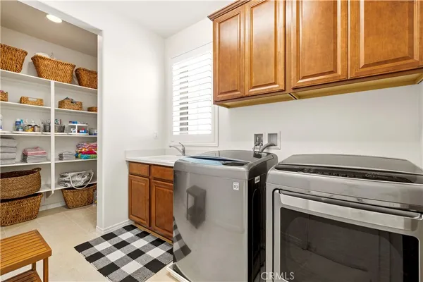 $1,050,000 | 28886 West Hills Drive, Valencia, CA 91354