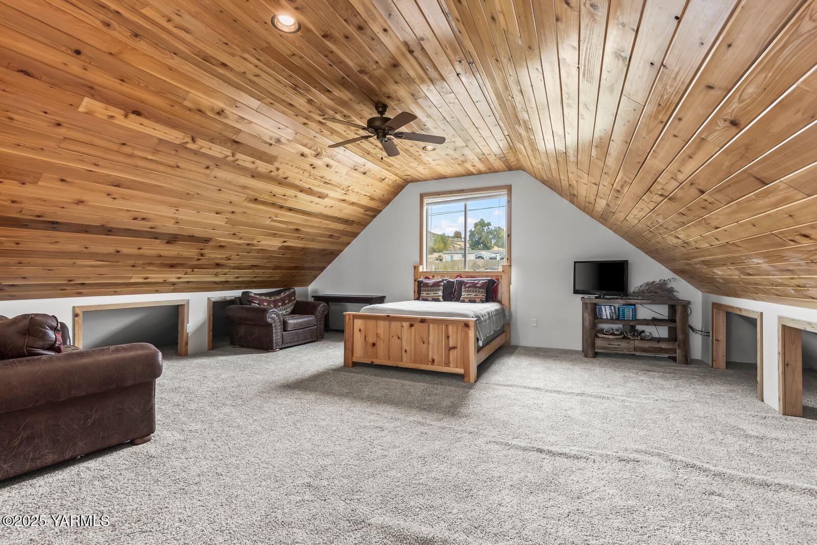 233 Tibbling Road Selah, WA 98942 - Photo 16 of 51 a garage with furniture