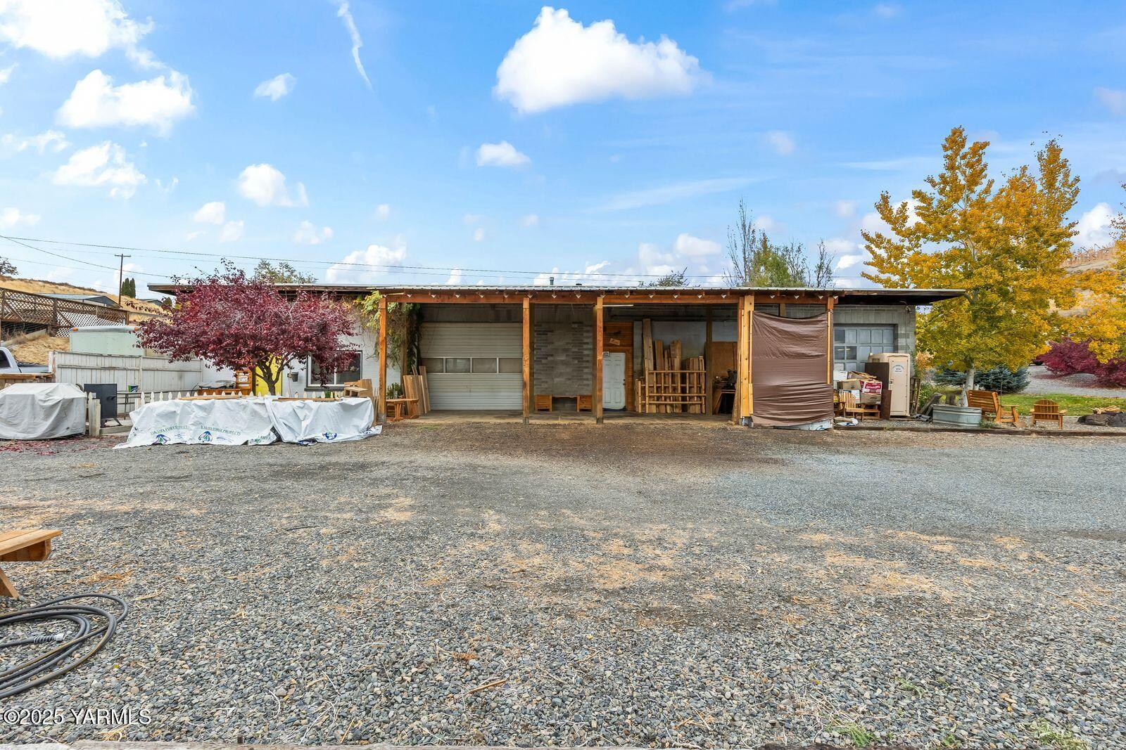 233 Tibbling Road Selah, WA 98942 - Photo 30 of 51 a view of a house with a backyard