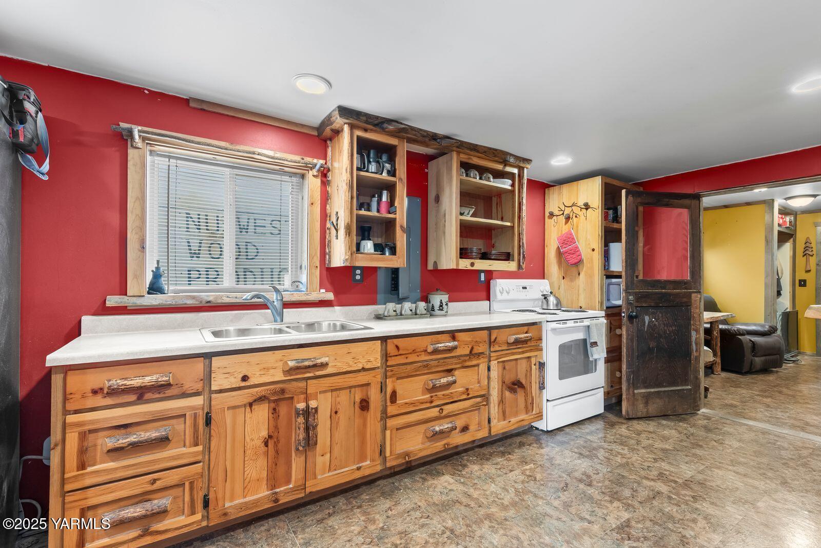 233 Tibbling Road Selah, WA 98942 - Photo 31 of 51 a kitchen with stainless steel appliances granite countertop a sink and a cabinets