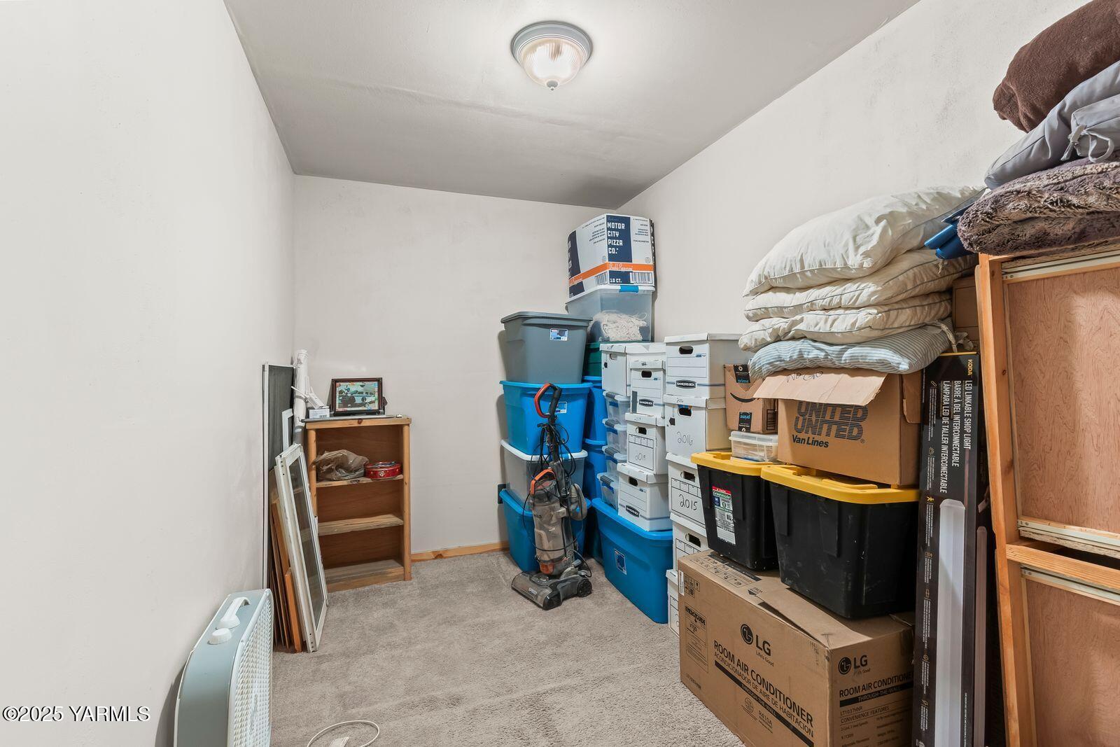 233 Tibbling Road Selah, WA 98942 - Photo 37 of 51 a view of a room with gym equipment
