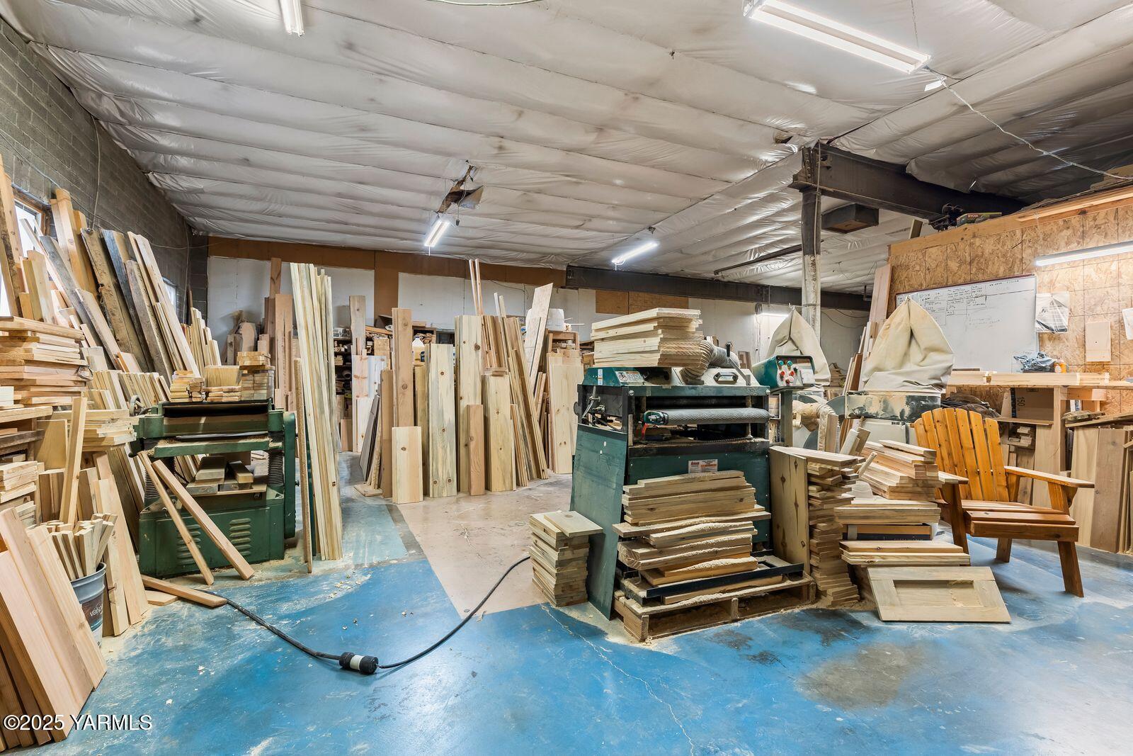 233 Tibbling Road Selah, WA 98942 - Photo 39 of 51 a view of a room with gym equipment