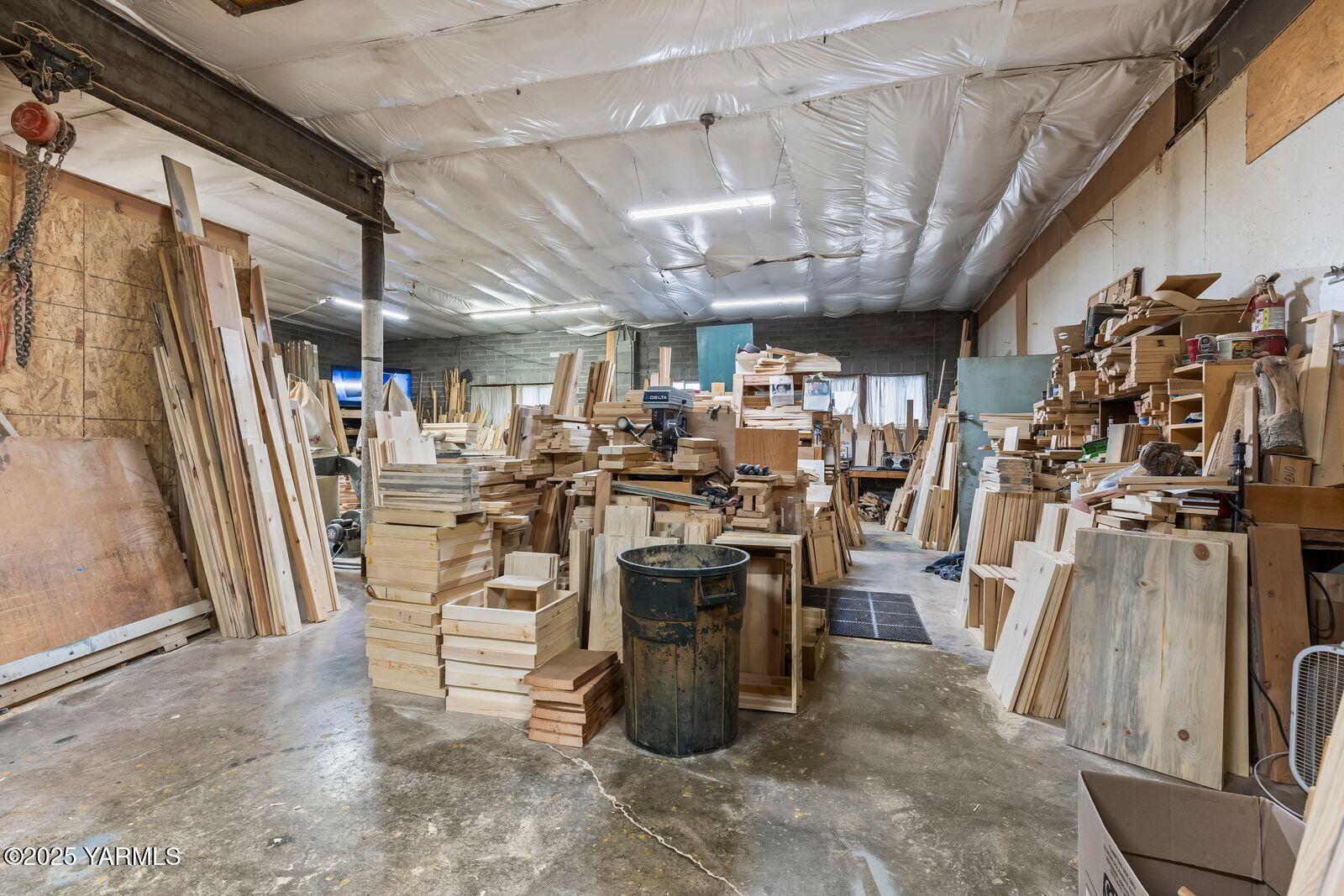 233 Tibbling Road Selah, WA 98942 - Photo 41 of 51 a view of a room with gym equipment