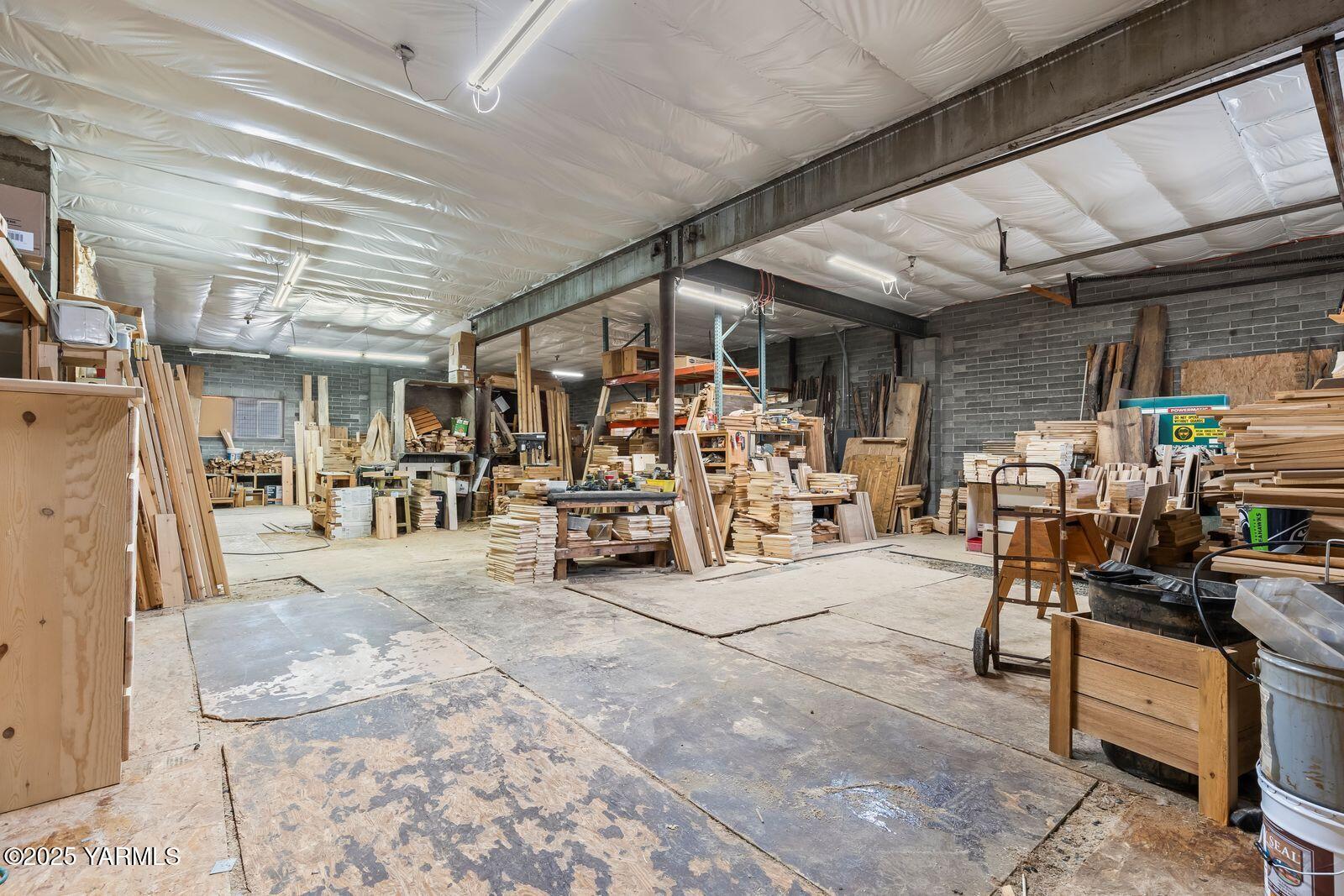 233 Tibbling Road Selah, WA 98942 - Photo 43 of 51 a view of a room with gym equipment