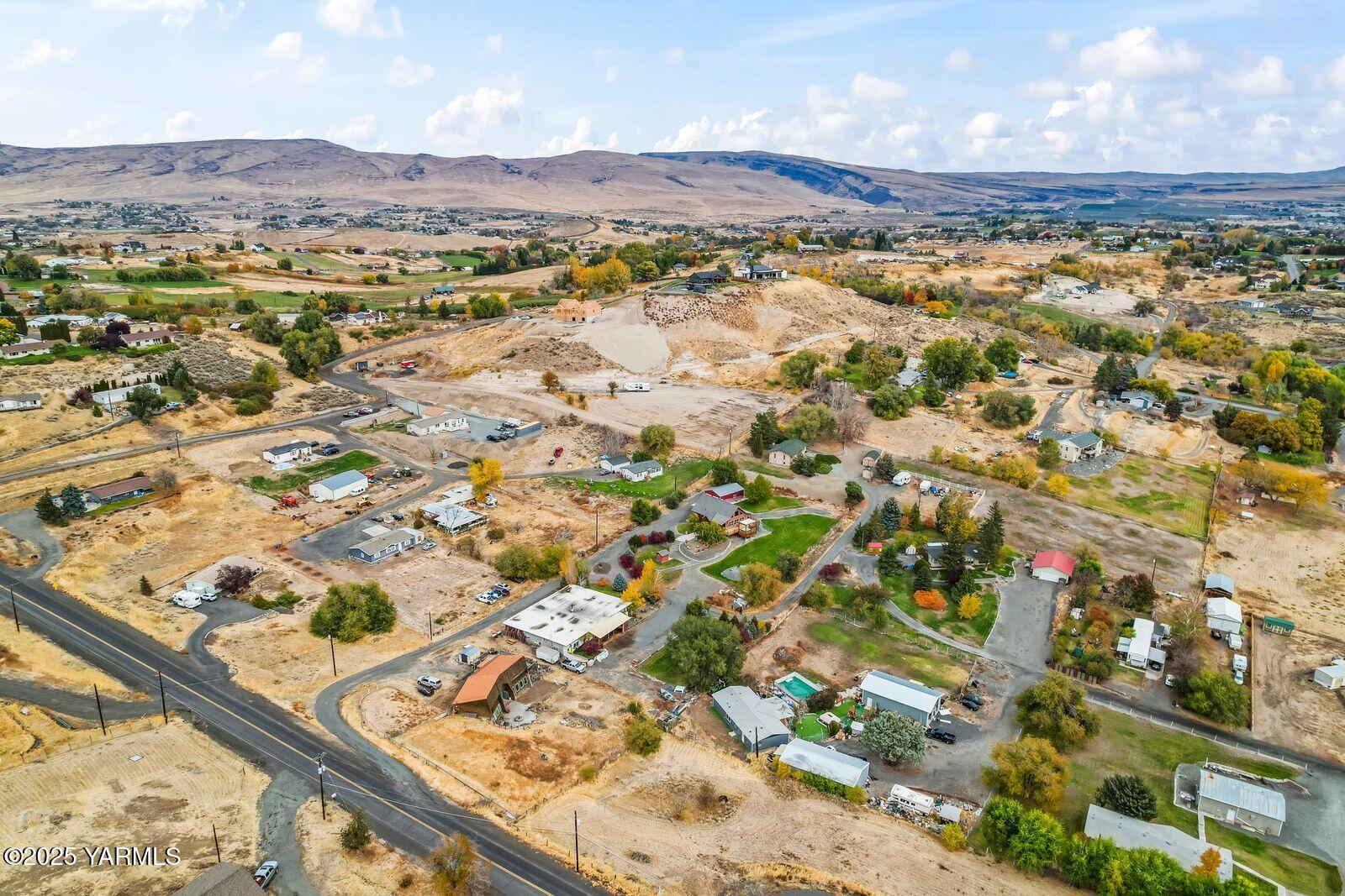 233 Tibbling Road Selah, WA 98942 - Photo 47 of 51 view of city and mountain