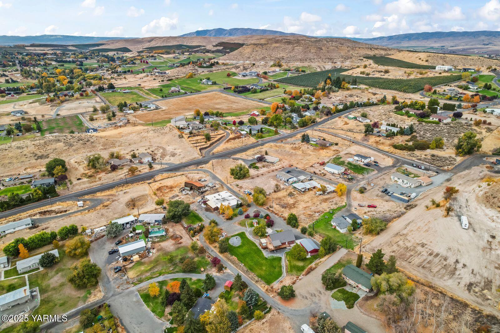 233 Tibbling Road Selah, WA 98942 - Photo 51 of 51 an aerial view of residential houses with outdoor space