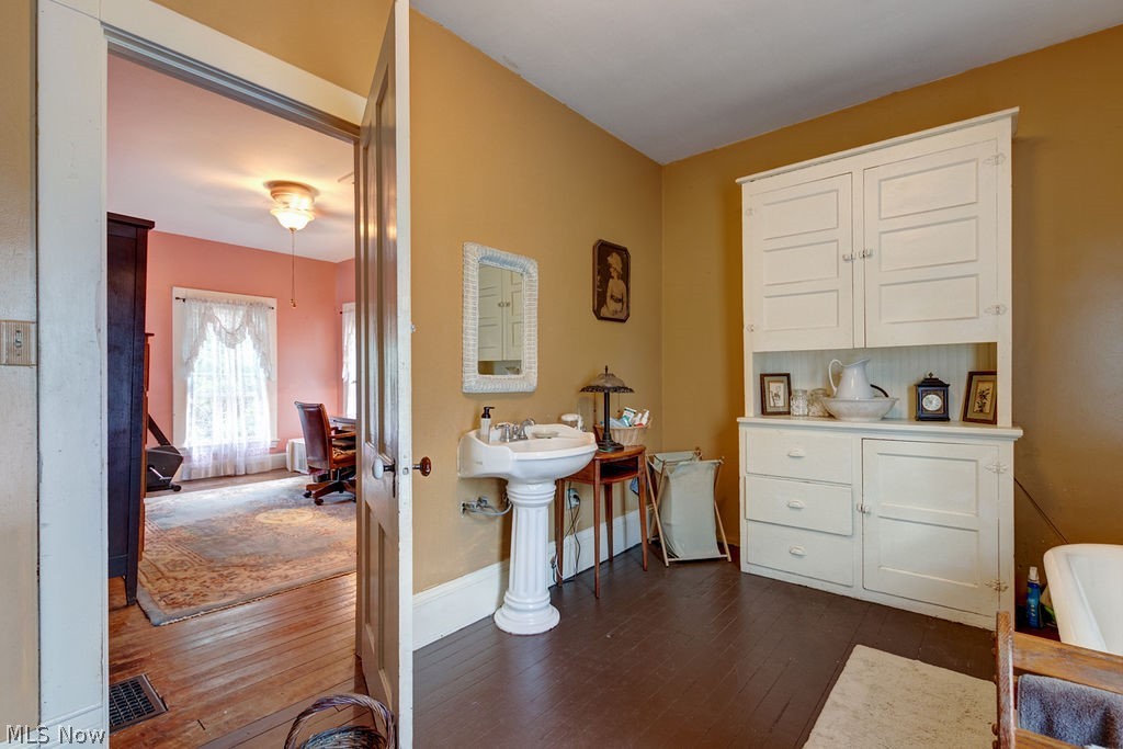 7611 Noble Road Windsor, OH 44099 - Photo 18 of 35
