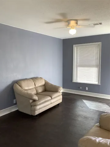 $1,050 | 715 South Market Street, Grapeland, TX 75844