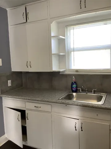 $1,050 | 715 South Market Street, Grapeland, TX 75844