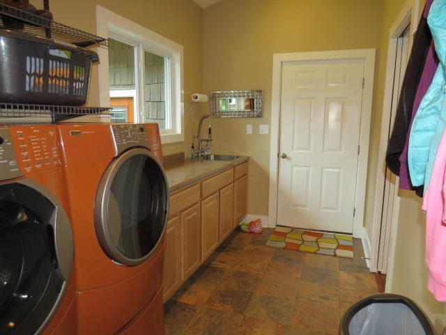 1928 Glass Hill Road Goode, VA 24556 - Photo 23 of 34 023 Laundry