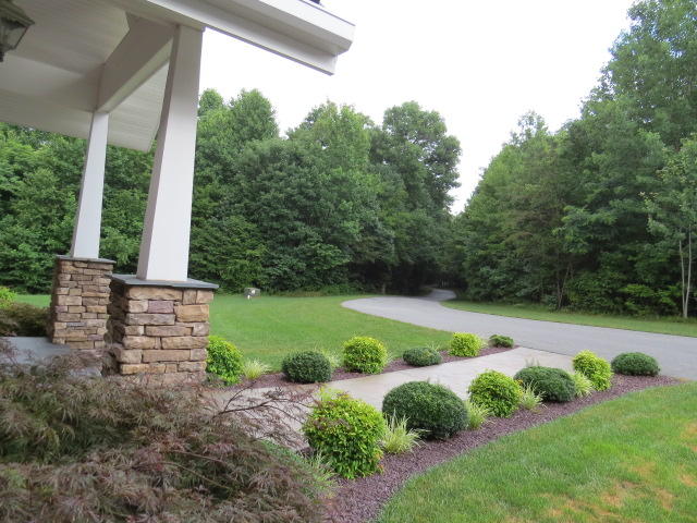 1928 Glass Hill Road Goode, VA 24556 - Photo 31 of 34 031 Front Walk