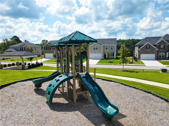 a view of a garden with flowers