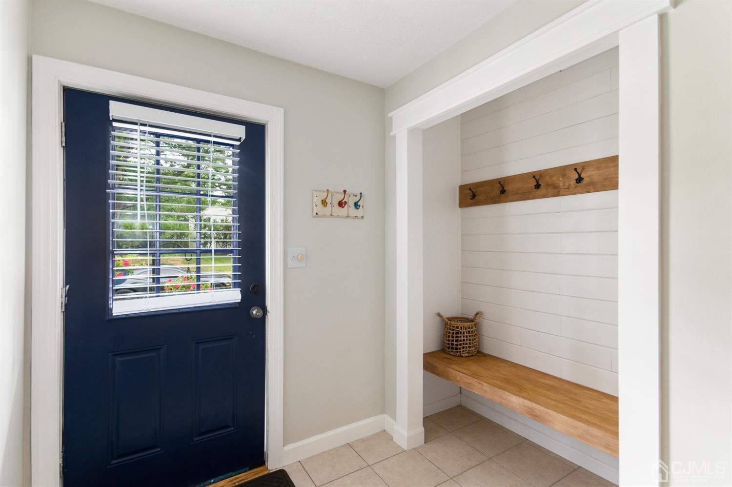 30 Wilk Road Edison, NJ 08837 - Photo 4 of 35 a bathroom with a bathtub and a window